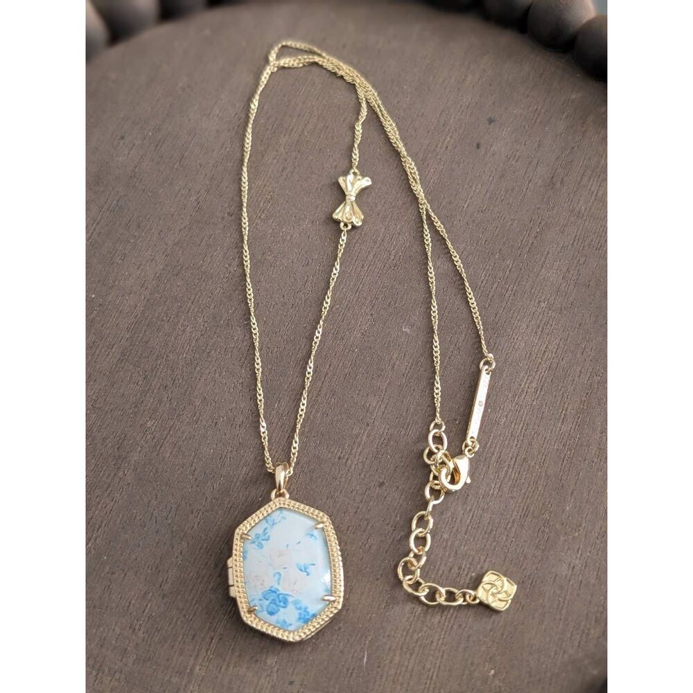 *NWOT KENDRA SCOTT x LOVE SHACK FANCY Daphne Blue Floral Locket Necklace